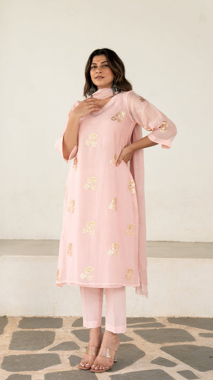 Gulab Embroidered Kurta Set In Chanderi Silk - Blush Pink