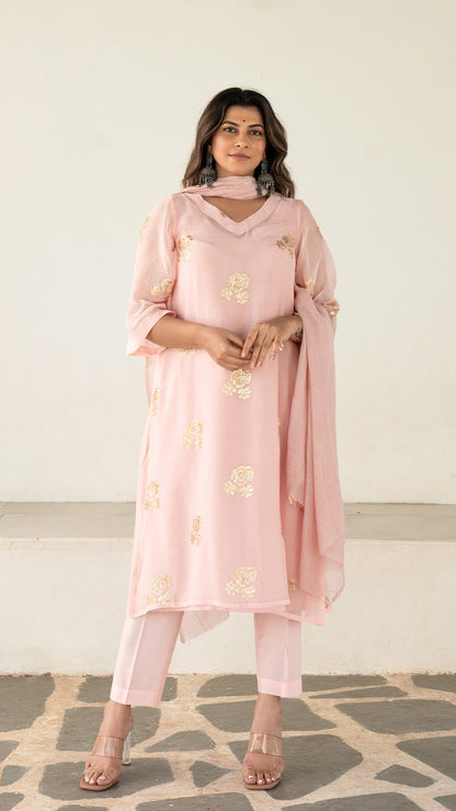 Gulab Embroidered Kurta Set In Chanderi Silk - Blush Pink