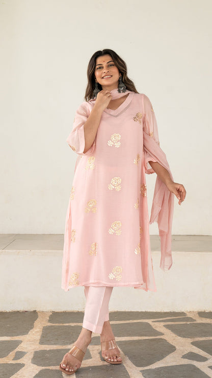 Gulab Embroidered Kurta Set In Chanderi Silk - Blush Pink